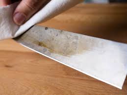 This solution works quite well to get rust stains out of a tub, too. Why Serious Cooks Use Carbon Steel Knives