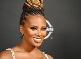 Praise for Madame's performance in All The Queen's Men Season 4