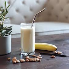 Vous Etes Amateurs De Milkshake Testez Notre Recette Rapide Moins De 5 Minutes Sans Plus Attendre On Attend De Vos Nouvelles H In 2020 Food Milk Glass Of Milk