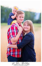 Family Of 3 Photo Poses Family Of Three Posing Ideas Pictures Photography Poses Family Family Photo Pose Family Picture Poses