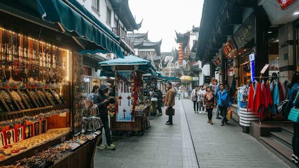 Yuyuan Bazaar in Downtown Shanghai | Expedia.co.in