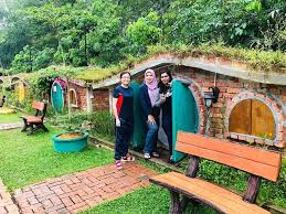 The owner of the cabin get the idea to use a cabin as accommodation because a cabin even thought the cabin still a new vacation destination at kuala. Chalet Berkonsep Hobbit Pet Feeding Banyak Aktiviti Untuk Anak Di Kuala Selangor Cabin Camp