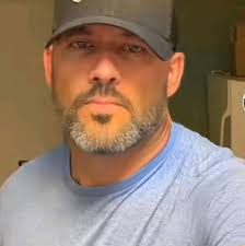 Has any one had long distance dating sending money for pass port claiming  to be marine. Goes my Richard matherly or Richard Dominick?