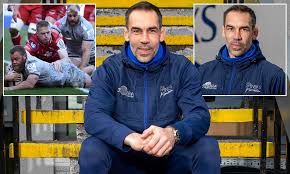 A quelques heures de la finale du top 14 de rugby entre la rochelle et toulouse, pascal joue un peu les provocateurs, avec les couleurs du une cinquième confrontation avec toulouse cette saison, cette fois en finale du top 14. Sale Sharks Coach Alex Sanderson Vows To Hit French Side La Rochelle With Heavy Metal Rugby Daily Mail Online