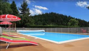 Camping Les Volcans Puy De Dome En Auvergne Piscine Chauffee Lac D Aydat