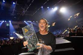 Sveriges radio p3 guld 2020 dree low Molly Sanden Och Dree Low Kvallens Stora Vinnare Pa P3 Guld P3 Sveriges Radio