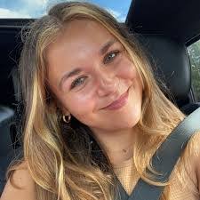 Abby Gates's Instagram, Twitter & Facebook