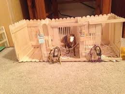 Box Stalls And Cross Tie Stall Made With Popsicle Sticks Popciclesticks Jouets Diy Jouet Cheval Travaux Manuels Chevaux