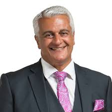 Who is a good dog groomer for a 6-month-old puppy?