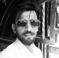 احمد ياسين يشارك صورة له بقميص المنتخب الوطني عبر الانستغرام و يلمح لعودته  للمنتخب الوطني حيث كتب '' قريبا '' هل انتم مع عودته للمنتخب ؟ أم إن هنالك  اسماء افضل ؟