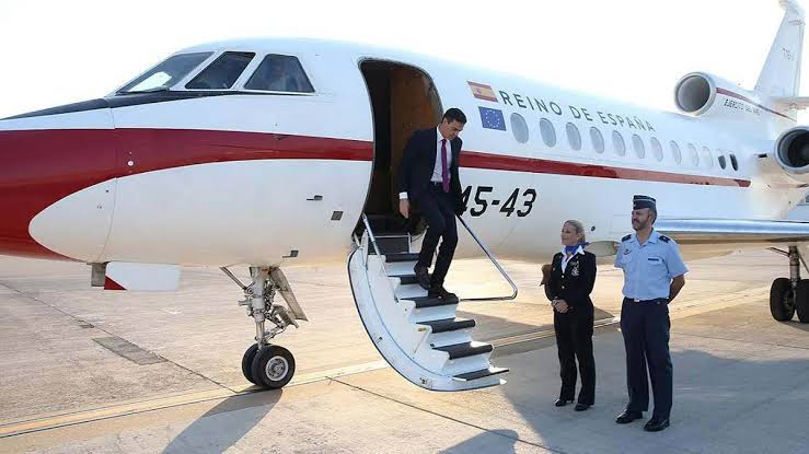 Sánchez vuela a Lanzarote para continuar sus vacaciones en la residencia  oficial de La Mareta