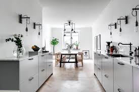 Des Placards Bas De Part Et D Autre De La Cuisine Couloir Cuisine Kitchen Interiordesign Minimalkitchen Cuis Interiorer Ideer For Heminredning Inredning
