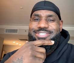 LeBron James bate récord de la NBA