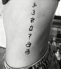 Ecriture tibétaine tatouage tibetain, tatouages bouddhistes, philosophie bouddhiste,. 1001 Idees Tatouage Symbole Bouddhiste Empreint De Sagesse