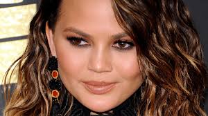 She is famed as chrissy teigen. Ein Anderer Grosser Einzelhandler Hat Gerade Chrissy Teigen Fallen Lassen News24viral