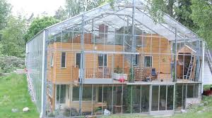 Ein Von Glas Umgebenes Haus Mitten In Der Natur Wie Ein Gewachshaus Fur Menschen Ein Solches Hat Ein Schwedisches P Gewachshaus Selbstversorger Haus Gewachs