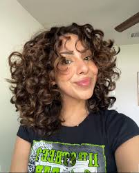Curly hair is so much fun!! 10/10 recommend🦚💚🌿 #curlyhair  #curlyhairinspo #shortcurlyhair #curlyhaircut #curlyhaircommunity