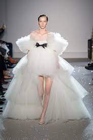 Giambattista Valli S Glamorous 80s Tinged Couture Party Dresses Are Not To Be Missed Wedding Dress Couture Couture Dresses Giambattista Valli Haute Couture