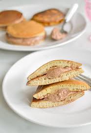 Nutella Dorayaki Japanese Sandwich Pancake Filled With Creamy Nutella Lebensmittel Essen Rezeptideen Paleo Rezepte Einfach