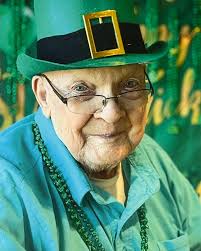 Successful Prom for my sister @avaluken & my niece @kinsleyvangilder!! I  was excited to be asked to do @avery.palmquist & Kinsley's makeup & took  more photos than I can count of the