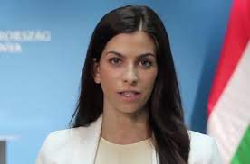 Jun 23, 2021 · szentkirályi alexandra: Szentkiralyi Alexandra Viszlat Muanyag Demokrata