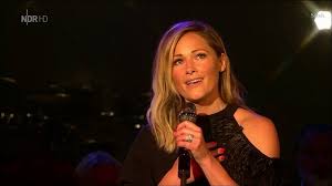 Helene fischer eben bei dancing stars mit viva la vida <3 sie sieht bezaubernd aus <3. Helene Fischer Die Sangerin Fur Jung Und Alt Du Tanzt Die Last Von Mir Tanzt Die Last Von Mir Bin Immer Mude Aber Nie Von Dir Und Dreht Sich Meine Welt