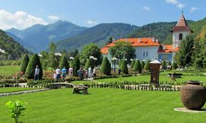 Pe langa vizita la manastire noi va recomandam si binecunoscuta herghelie de la sambata de jos. MÄnÄstirea SambÄta De Sus Paradisul Pe PÄmant Coltisor De Romania