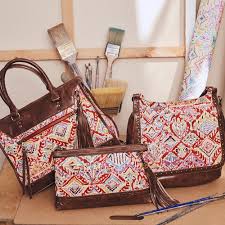 Antara akhir januari sampai awal febuari. Pilihan Busana Dan Aksesoris Untuk Hari Raya Imlek