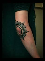 Elbow Tattoos 20 Staggering And Meaningful Designs Inner Elbow Tattoos Elbow Tattoos Tattoos For Guys