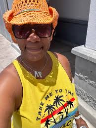 Anyone wanna join a trailride group tap in with me 💜🤍 Males are welcome  also