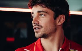 Leclerc supera Norris e lidera 1º treino livre do GP de Cingapura de F-1