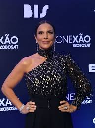 iˈvɛtʃi sɐ̃ˈɡaɫu, born may 27, 1972) is a brazilian singer, songwriter, television show host and occasional actress. Ivete Sangalo Vibra Com Primeiro Camarote No Carnaval 2020 Vai Ser O Fervo Famosos Gshow