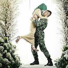 Artikel ini berisi 27 foto prewedding perwira polisi di pantai siung jogja.inspirasi ide konsep foto prewedding tema anggota polisi polri brimob polwan bidan dokter guru perawat pegawai bank pramugari tentara tni au ad al pelaut pelayaran jaksa dan dengan profesi lainnya.foto prewedding kk avi+anton by @poetrafoto, fotografer prewedding yogyakarta (indonesian wedding photographer based in jogja). 20 Inspirasi Foto Prewedding Kenakan Seragam Profesi Brilio Net Line Today