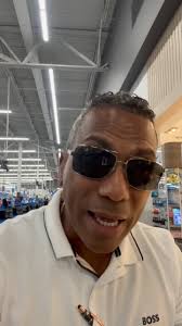 🚨 Walmart da un giro importante 🚨, En esta tienda (y muchas más)  eliminaron el Self Check Out y regresaron a lo clásico 👉 cajeros reales,  personas que te cobran y empacan 🛒., Una decisión que no solo ...