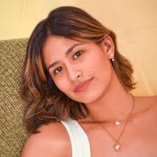 Lee Charvet's Instagram, Twitter & Facebook