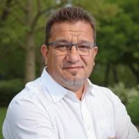 200+ "Derick ..." profiles