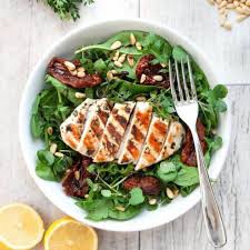 10 Recettes De Salades Simples Et Efficaces A 3 Ou 4 Ingredients Les Eclaireuses Salade Simple Recette Salade Recettes De Cuisine