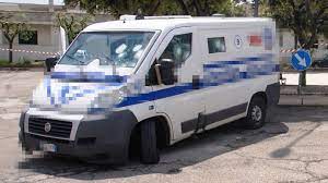 Questa mattina un commando armato ha. Brindisi Assalto A Portavalori Cosmopol 3 Arresti Pupia Tv