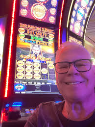 Totally close to Maxed out Major dropped at NYNY yesterday morning. Playing  a short bit before our flight home. I was too excited and missed a pic of  the final payout, but