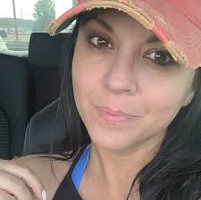 Hey y'all, I had a sweet client of mine donate a Senior photoshoot to me  for someone in need. I would love to donate this to senior at Pisgah in  need! Please