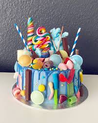 Dafür werden einfache tortenboden aus biskuitteig gebacken und dann mit den gewählten überraschungen gefüllt. Candy Cake Sussigkeiten Kuchen Sussigkeiten Kuchen
