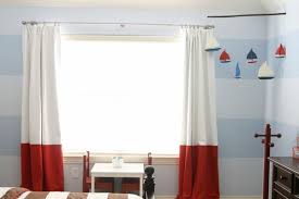 Coole Gardinen Im Kinderzimmer Bieten Sonnenschutz Und Charme Kinder Zimmer Kinderzimmer Weiss Kinder Zimmer Deko