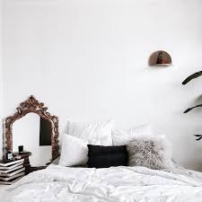 So, we've put together 10 feng shui bedroom ideas to improve your sleep and to help you live a prosperous life. 12 Feng Shui Tips All Couples Should Try In Their Bedroom
