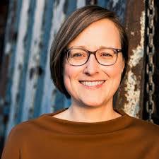 Christina Elmer's Instagram, Twitter & Facebook