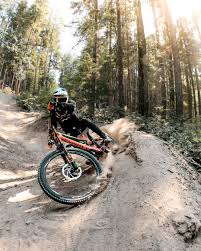 It S Dusty Over Here In Canada Coastgravityprk Is Sick As Want To See Some Videos Elias Schwae Fahrrad Fotografie Mountain Biking Downhill Mountainbike