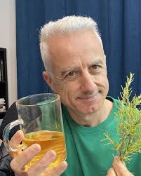 Qui est Christophe Bernard, herbaliste, spécialiste des remèdes naturels ? 