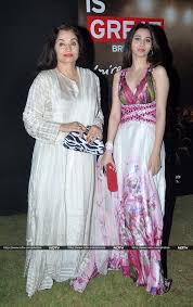 Salma Agha With Her Daughter Sasha Agha Veethi Indian Actress Hot Pics Beautiful Indian Actress Most Beautiful Indian Actress