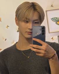 JUNGWON WEVERSE UPDATE] 🐈: 🤩 UWON KENA ANGIN US BENER2 YAAAAA  MENGGEMPARKAN SEMUA ORANGGG 😩😩😭😭✋✋ GANTENGGG BANGETTT MENGGG🫠🫠🫠  makasih Alexander Graham Bell yang sudah menemukan telephone di tahun  1800-an dan berkembang seiring