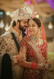 Traditional Wedding Dresses In Different Countries The Whole World Knows That You Indian Wedding Photography Poses Indian Wedding Poses Couple Wedding Dress