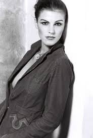 Hraje se o to, kdo dřív ucukne. Katerina Smejkalova Photos Katerina Smejkalova Picture Gallery Famousfix